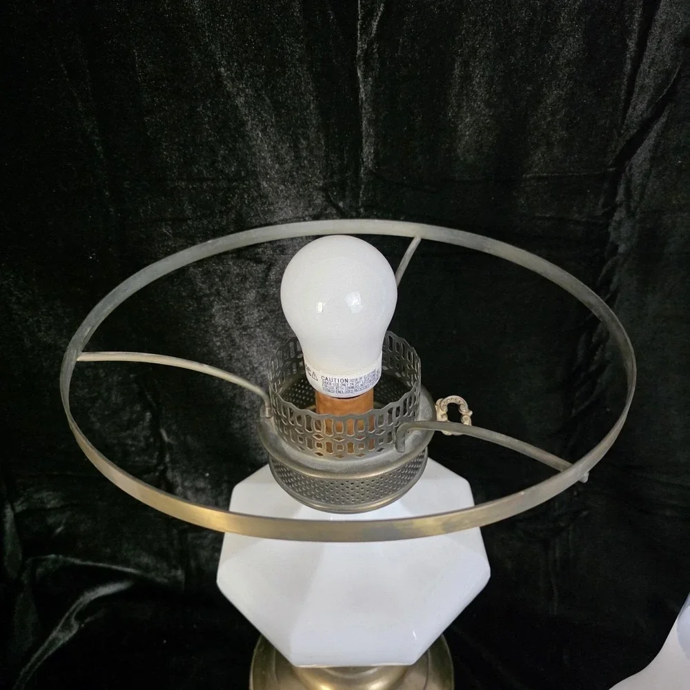 VTG Classic Milk Glass Gone With The Wind Hurricane Parlor Lamp 20